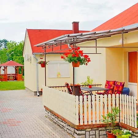 Apartment Eszterhaz Apartman *