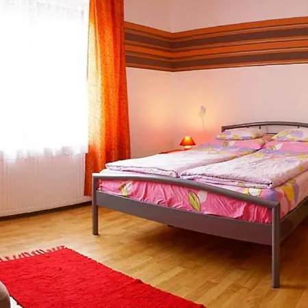 Apartment Eszterhaz Apartman