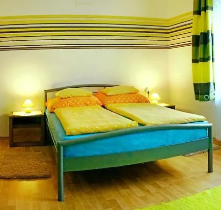 Eszterhaz Apartman Apartment *